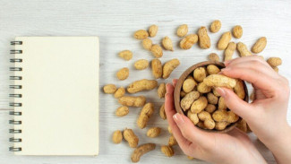 Makan Kacang Bikin Jerawatan, Mitos atau Fakta?