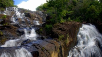 Nikmati Pesona Alam di Air Terjun Temburun, Surga Tersembunyi di Anambas!