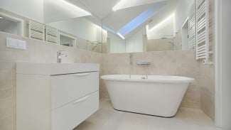 Rahasia Lantai Kamar Mandi Bebas Lumut, Tips Ampuh Cegah Jamur dan Bau Tak Sedap!