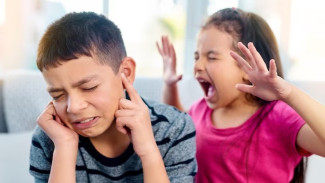 Si Kecil Suka Memukul? Ini 8 Cara Jitu Menghentikannya Tanpa Drama!