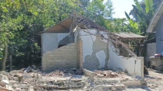 Tak Masuk Program Bedah Rumah, Tempat Tinggal Masduki Ambruk Tanpa Angin Tanpa Hujan