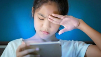 Bahaya Radiasi HP dan Sinar Biru Gadget, Waspadai Efeknya!