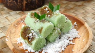 Praktis dan Lezat! Begini Cara Membuat Kue Putu Tanpa Cetakan Bambu