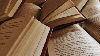 5 Rekomendasi Seri Novel Fantasi Terbaik Sepanjang Masa