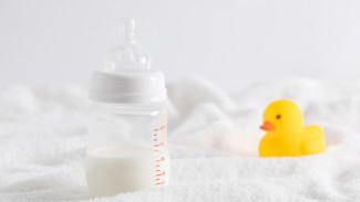 Aman dan Bebas Bakteri, Begini Cara Membersihkan Botol Susu Bayi