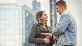 4 Alasan Cowok Soft Spoken Jadi Idaman Gen Z, Cari Tahu Yuk!