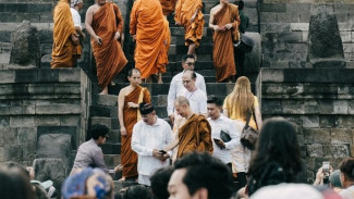 5 Tradisi Perayaan Waisak di Indonesia, Ada Festival Candi Muaro Jambi Hingga Tradisi Pindapatta Bali