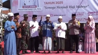 Harunya Suasana Pemberangkatan JCH Jember, Kloter 31 hingga 35 Dilepas dari Alun-Alun Tanggul