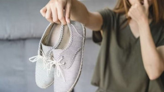 Bau Sepatu Sangat Menyengat ? Ini Cara Mudah Yang Bisa Kalian Coba Dirumah
