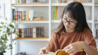 Manfaat Membaca Buku Untuk Kesehatan Mental