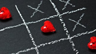 Apa Beda Cinta dan Nafsu? Ibn Hazm Bisa Jadi Guru Asmaramu