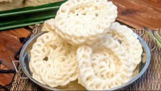 Awas 5 Dampak Terlalu Banyak Makan Kerupuk