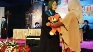 Wisuda Mewah SMK di Purwokerto Viral, Netizen Terbelah Antara Pujian dan Kritik