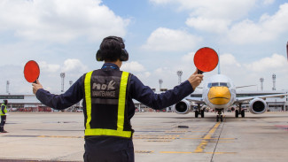 Dunia Penerbangan Nggak Cuma Pilot dan Pramugari, Lho! Yuk Kenalan Sama 10 Profesi Seru Lainnya