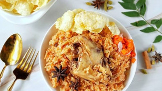 Masak Nasi Tomat Ayam Arab Yuk! Wangi Rempahnya Nggak Main-Main