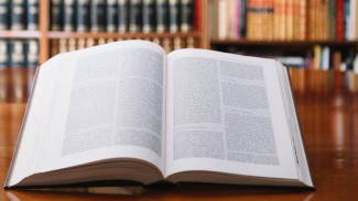 7 Buku Filsafat Keren yang Bikin Kamu Mikir Keras (Tapi Nggak Bikin Pusing!)