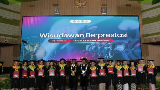 Universitas Jember Wisuda 800 Lulusan, Rektor Tekankan Peran Alumni sebagai Agen Perubahan