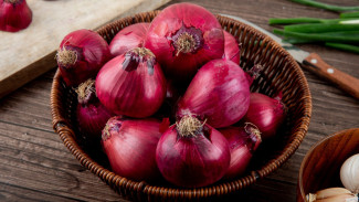 Tips Mengupas Bawang Agar Tidak Perih di Mata