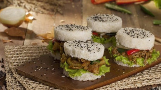 Resep Burger Nasi Sapi Lada Hitam, Andalan Ibu Kekinian