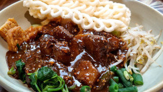 Rujak Cingur Spesial, Perpaduan Rasa yang Bikin Nagih