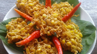 Kreasi Mie Kekinian, Bakwan Mie Kriuk yang Bikin Nagih
