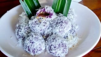 Klepon Ubi Ungu Super Empuk, Resep Sederhana Tapi Rasanya Lumer Dimulut!