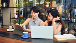 Dari Rekan Jadi Teman? Begini Cara Dapat Sahabat Kantor!