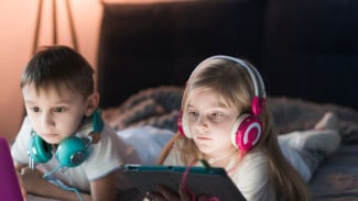 Apa yang Dimaksud Screen Time pada Anak? Pahami Penjelasan dan Dampaknya