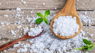 Alasan Dibalik Menggumpalnya Garam Dapur di Rumah