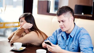 Diselingkuhi? Ini 8 Tips untuk Bangkit dan Menata Hati Lagi