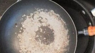 Bahaya Masak di Wajan Anti Lengket yang Sudah Tergores