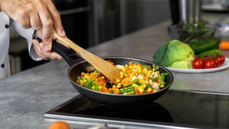 5 Kesalahan Saat Memasak yang Bikin Kalori Makanan Bertambah