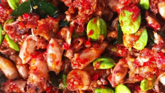 Pedasnya Nendang! Resep Sambal Cumi Asin yang Bikin Nambah Nasi Terus