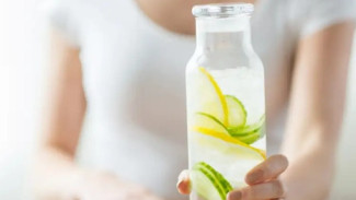 Cara Bikin Minuman Detoks Sendiri di Rumah
