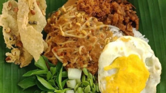Bumbu Pecel Khas Madiun Perpaduan Sambal Kacang dan Serundeng yang Menggugah Selera