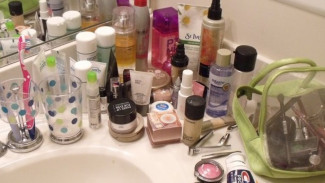 Stop Simpan Kosmetik di Kamar Mandi! Ini Alasannya