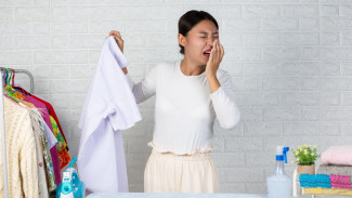 Musim Hujan Bikin Baju Bau Apek? Ini Cara Simpel Buat Menghilangkannya