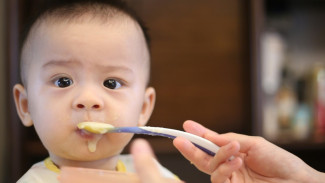 Cara Pemberian Makanan Pendamping ASI di Masa Emas Anak Supaya Tidak Stunting