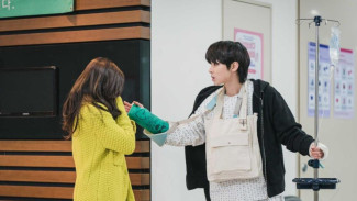 10 Drama Korea Tentang Cinta Bertepuk Sebelah Tangan yang Nyesek Banget