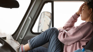 9 Tips Ampuh Cegah Mabuk Perjalanan Saat Naik Mobil Ber-AC!