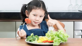 7 Tips Jitu Agar Anak Suka Makan Sayuran Tanpa Paksaan