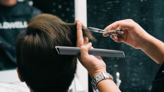 9 Arti Mimpi Potong Rambut Pendek, Tanda Hidupmu Akan Berubah?