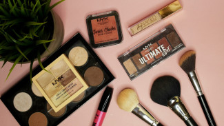 Baru Belajar Makeup? Ini 10 Alat Wajib Biar Look Kamu Makin Cetar!