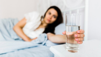 Mitos atau Fakta? Menelisik Efektivitas Minum Air Putih Pagi untuk Lingkar Pinggang Ideal