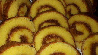 Roll Cake Nanas, Sajian Tropis yang Lembut dan Menyegarkan