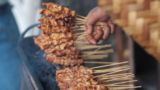 Sate Ayam Merah Sate Ratu: Kuliner Unik Khas Yogyakarta Mendunia