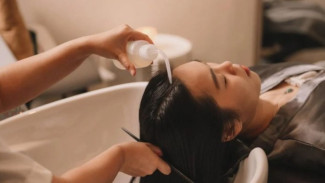 Bikin Orang Terpesona Cara Alami Membuat Rambut Harum Sepanjang Hari