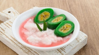 Wajib Coba! Resep Es Pisang Ijo Kulit Dadar Super Enak dan Gampang Banget!