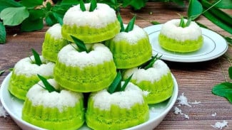 Kue Putu Ayu,  Kue Hijau Imut yang Bikin Lidah Nggak Bisa Berhenti Ngunyah!