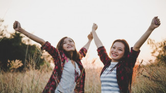 4 Tanda Halus Pertemanan Bakal Kandas, Red Flag Alert!